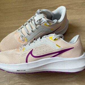 Nike Pegasus 40 size 9 light pink